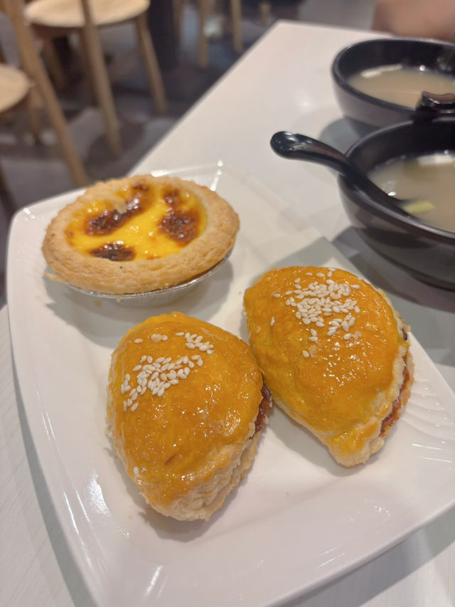 🍜巷弄裡的香港靈魂──《1976道地香港美食》，一頓晚餐，像飛了一趟香港