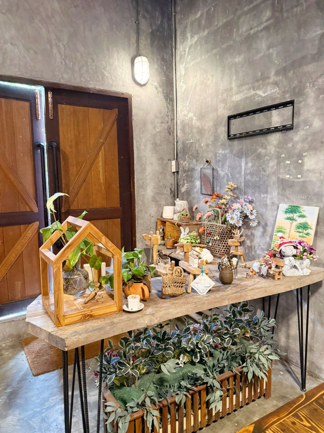 The Tropical Eco-Cafe