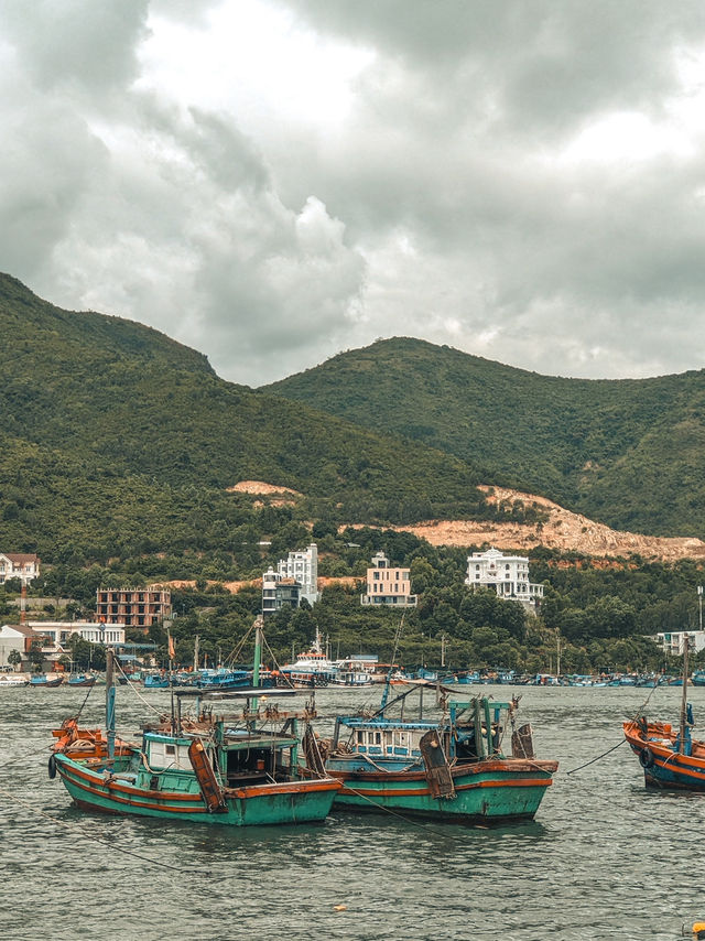 🇻🇳 Nha Trang: Where the Sea Meets Buddha and Mornings Begin with Cà Phê Sữa Đá 🏖