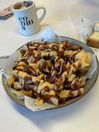 Comma Bakes, Retro Charm Meets Sweet Indulgence in Desaru