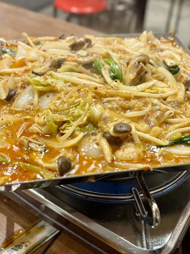 【大阪・天満】コスパと肉料理が自慢の居酒屋「ホルモン酒場 伝助 天満2号店」