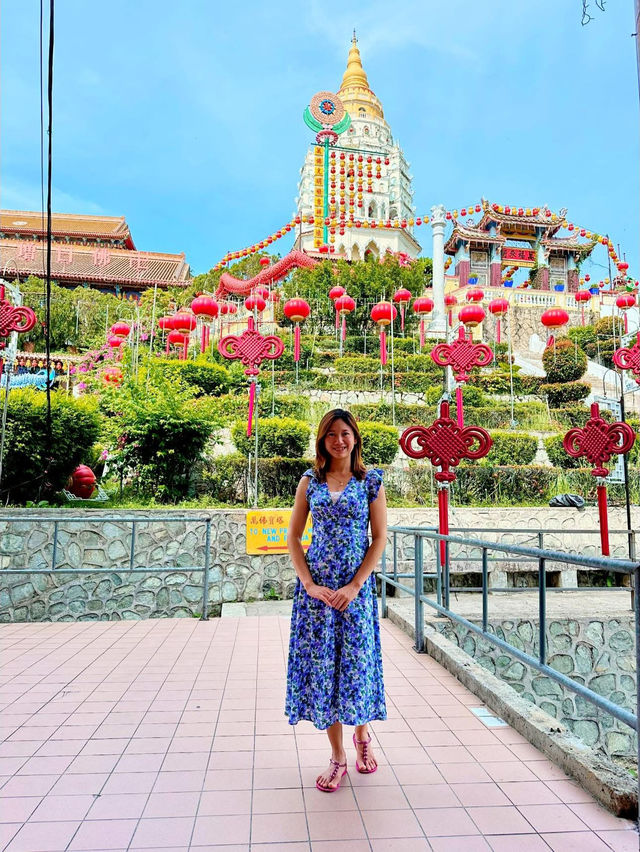 Inside Malaysia’s Largest Buddhist Temple – Kek Lok Si, Penang
