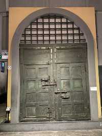 ｜越南｜河內火爐監獄（Hoa Lo Prison）-鐵窗下的歷史印記