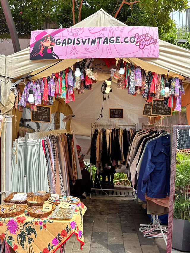 Central Market KL: Where Culture, Crafts & Souvenirs Collide!