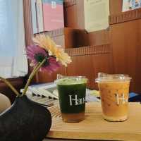  Haus Cafe & Bar 