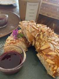 ร้านขนมปังที่แมส “Family crepe&bread 🥯🍞🥐🥨🥖