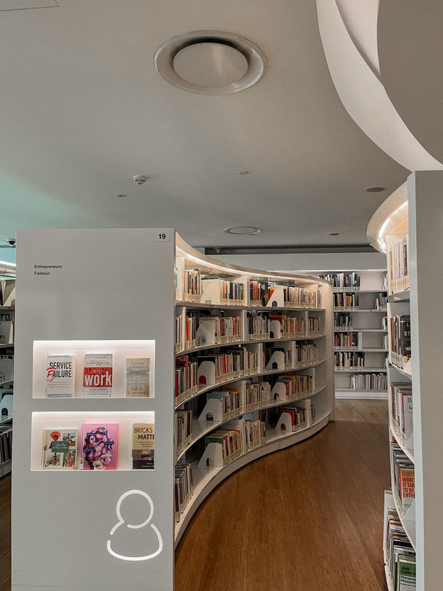 library Orchard Singapore 📚