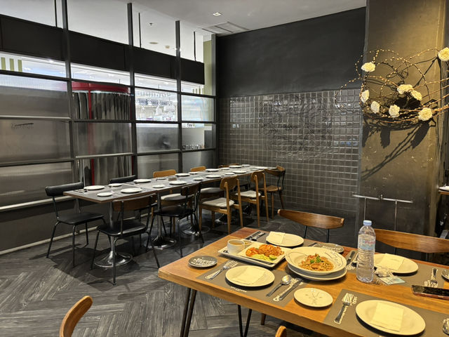 🤩 ร้านอาหารฟิวชั่นคุณภาพดี Greyhound