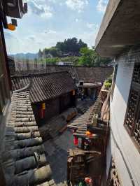 What's Furong Town like before night fall?