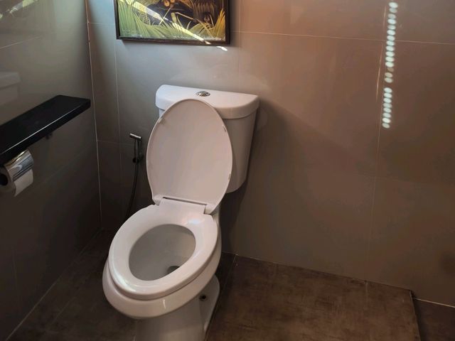Brown Room: Naptel Changmoi 