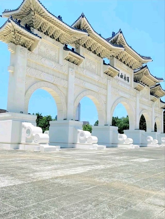 A Gentle Walk Through Chiang Kai-Shek Memorial Hall
