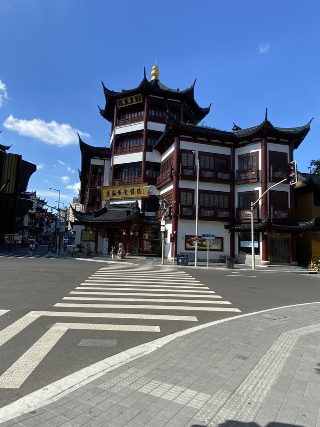 晚上金光璀璨的豫園，早上該去嗎？