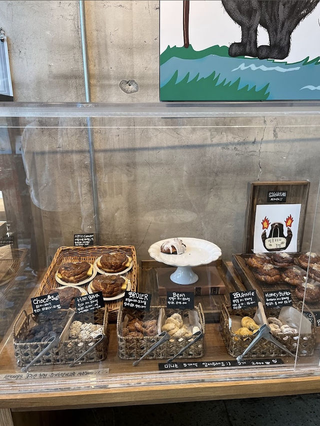 Burnt Seoul, Industrial Chic Meets Pretzel Perfection in Jongno