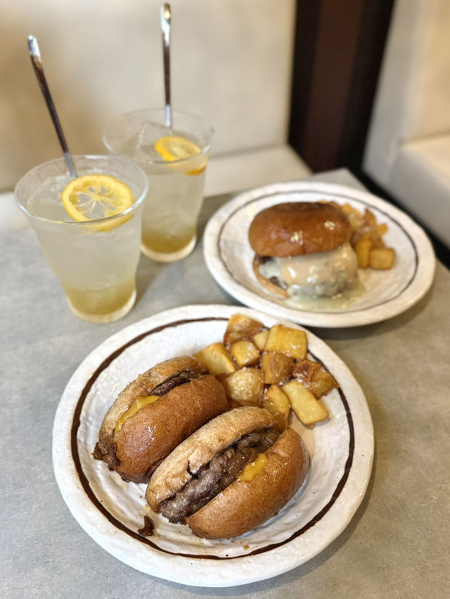 【東京観光】˗ˏˋ こんなビジュのバーガーはじめて🥹 ˎˊ˗