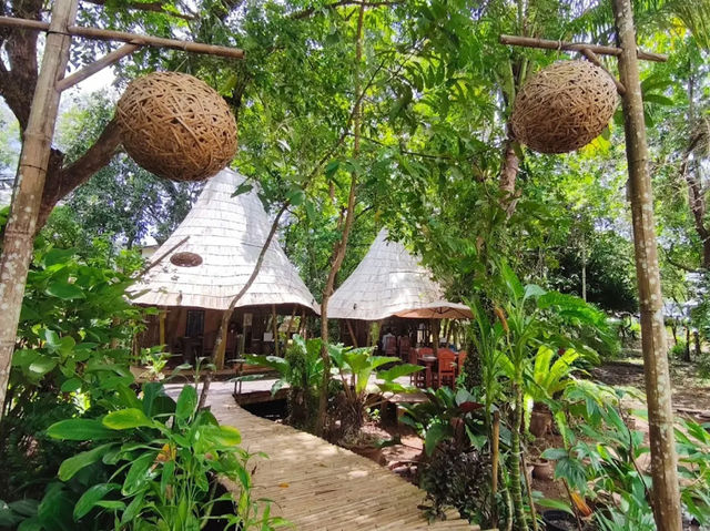 🌿✨ “เรือนไม้ กระบี่” — อาหารใต้รสมือแม่ 
