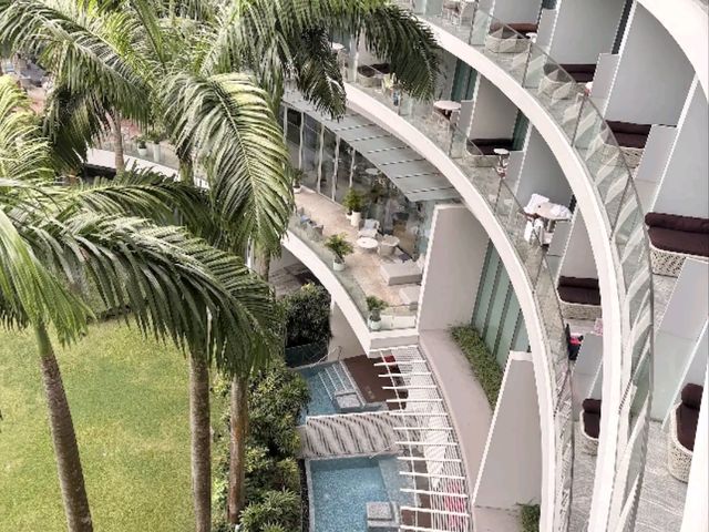 Vibrant Vibes & Island Glam – My Poolside Stay at W Singapore Sentosa Cove