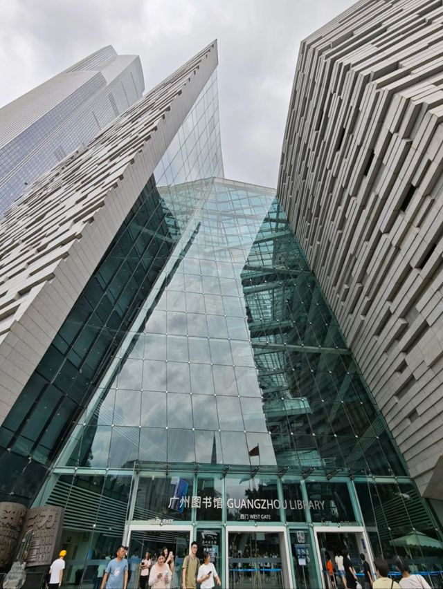 Guangzhou Library: The City's Living Bookshelf