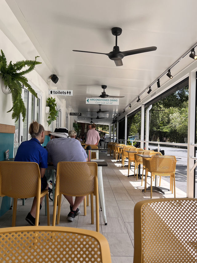 케언즈 근교 한적한 비치를 즐길 수 있는 카페바 Ellis Beach Bar & Grill