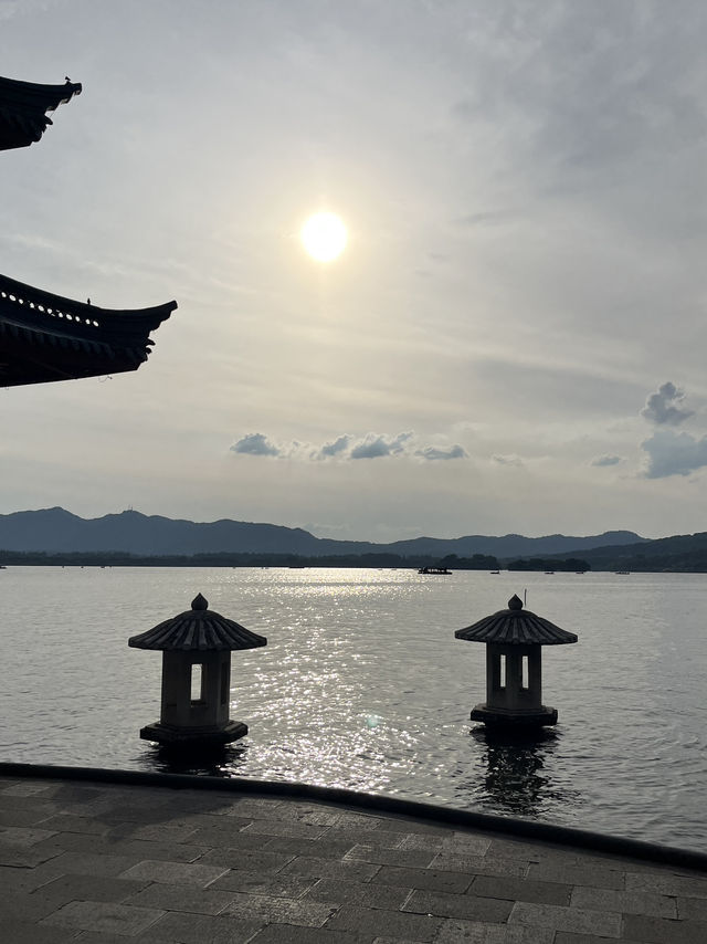 Golden Hour at West Lake 🌅 – A Must-See in Hangzhou