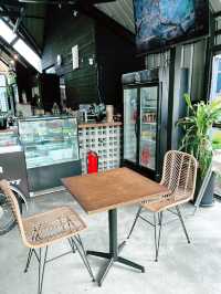 Lakeside Coffee Café: Tranquil Hideaway with Tasty Comfort Food