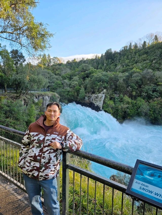 Huka Falls — New Zealand’s Turquoise Thunderbolt on the Waikato River 