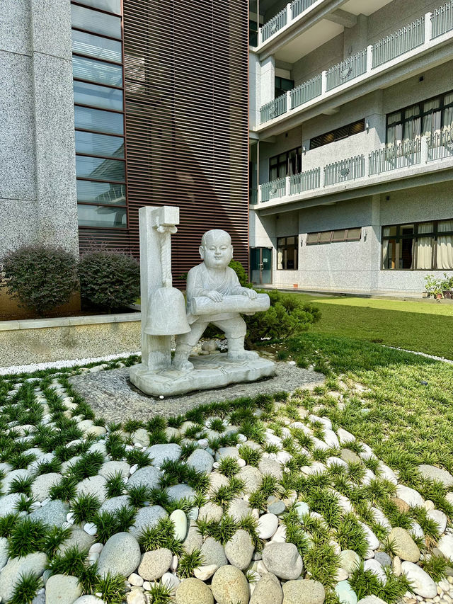 🕊️ Where Peace Finds Form: A Quiet Moment at Kuala Lumpur Tzu-Chi Jing Si Hall