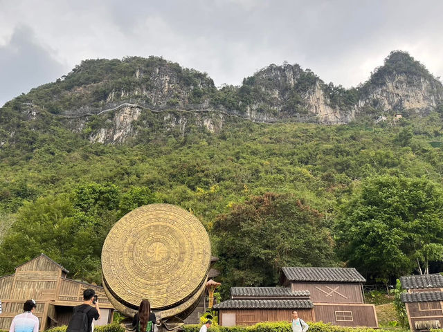🌊 Detian Transnational Waterfall (德天跨国大瀑布) – A Natural Wonder Shared by Two Nations! 🌊 Detian Transnational Waterfall (德天跨国大瀑布) – A Natural Wonder Shared by Two Nations!