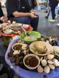 ร้านหอยลวกจิ้มอาหารท้องถิ่นที่ห้ามพลาดที่ฮานอย