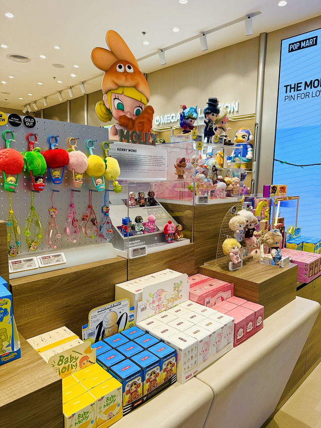 ถ่ายรูปกับน้อง molly ที่ popmart