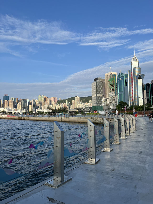 灣仔海濱長廊看維港 灣仔海濱長廊看維港