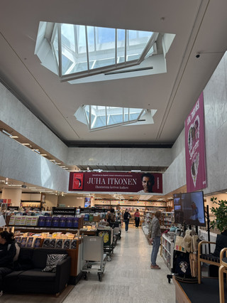 [Helsinki] Academia Bookstore