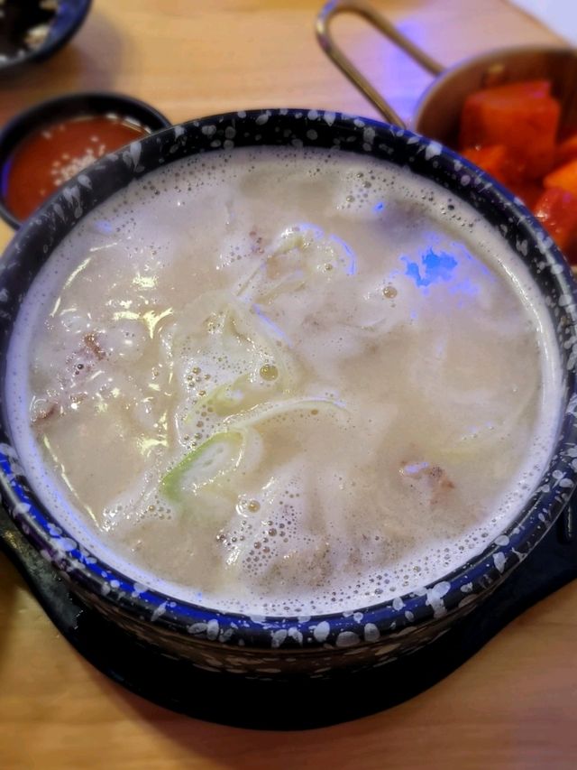 正宗韓式料理😍雪濃湯❄️🐄、拌飯、泡菜餃子🥟