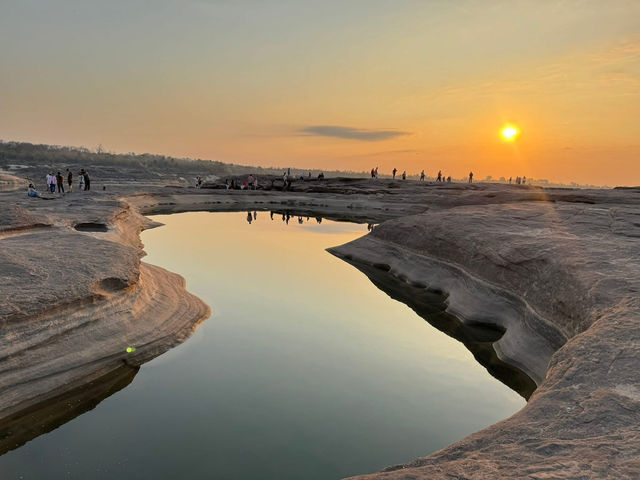 สามพันโบก จังหวัดอุบลราชธานี