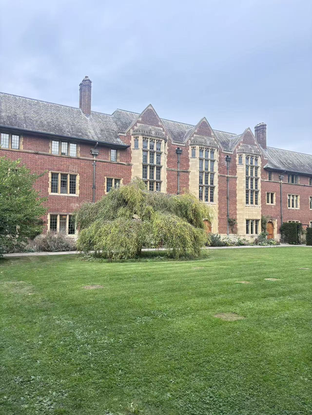 Cambridge's Christ's College & Monet's Masterpiece: Where History Meets Art 🎓🌅 Cambridge's Christ's College & Monet's Masterpiece: Where History Meets Art 🎓🌅