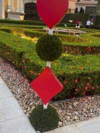A Floral Versailles Behind the Velvet Ropes