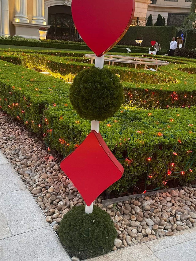 A Floral Versailles Behind the Velvet Ropes