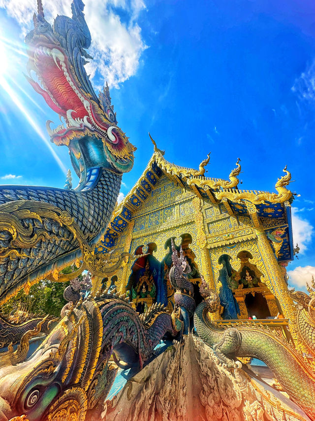 วัดสีน้ำเงินแห่งเชียงราย — ร่องเสือเต้น สถาปัตย์ศรั