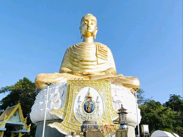 ไห้วพระขอพรที่พระมหาธาตุเจดีย์ภักดี ไห้วพระขอพรที่พระมหาธาตุเจดีย์ภักดี