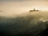Рассвет над Civita di Bagnoregio: город, стоящий на краю