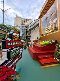 A Gilded Holiday Reverie 