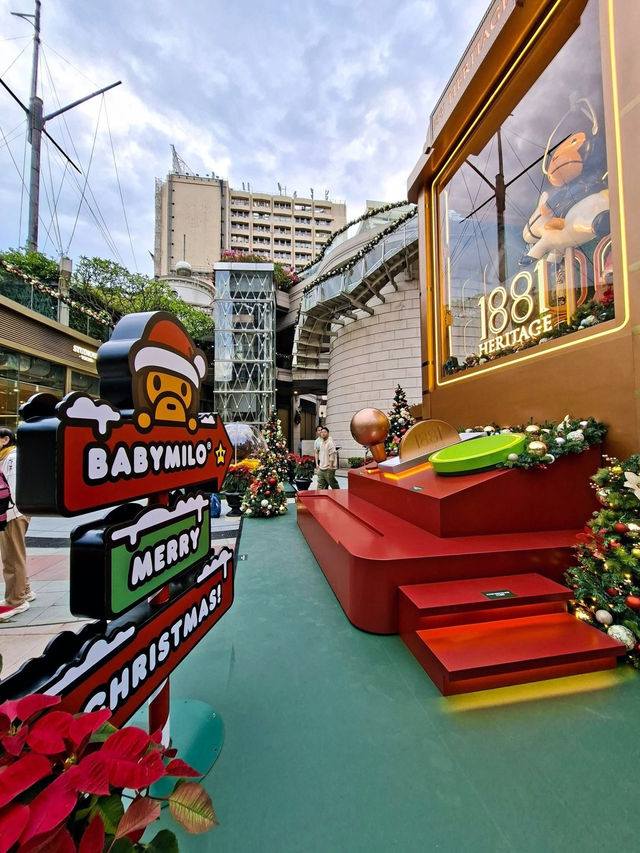 A Gilded Holiday Reverie 