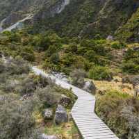 「氷河を眺めながら、大自然の心臓部へ。」