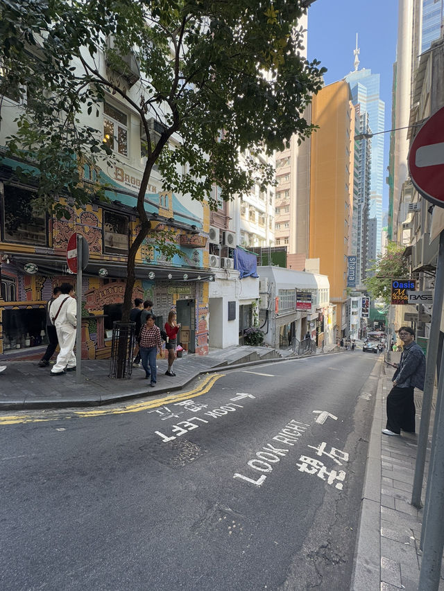 🎨 HOLLYWOOD ROAD 🎨 HOLLYWOOD ROAD