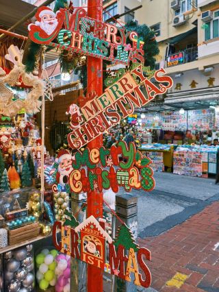 Tinsel Over Concrete: The Resilient Glow of Sham Shui Po Christmas 