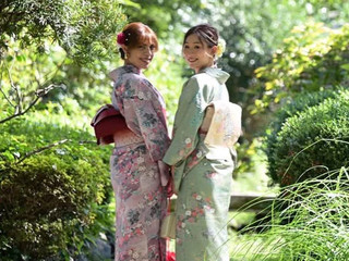 🌸Kimono vibes in the lush greenery🎋🌴