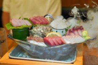 ร้านอิซากายะแถวสถานีฮากาตะ ฟุกุโอกะ 【Hakata Seafood Udo】 จัดเต็มอลังการมาก!