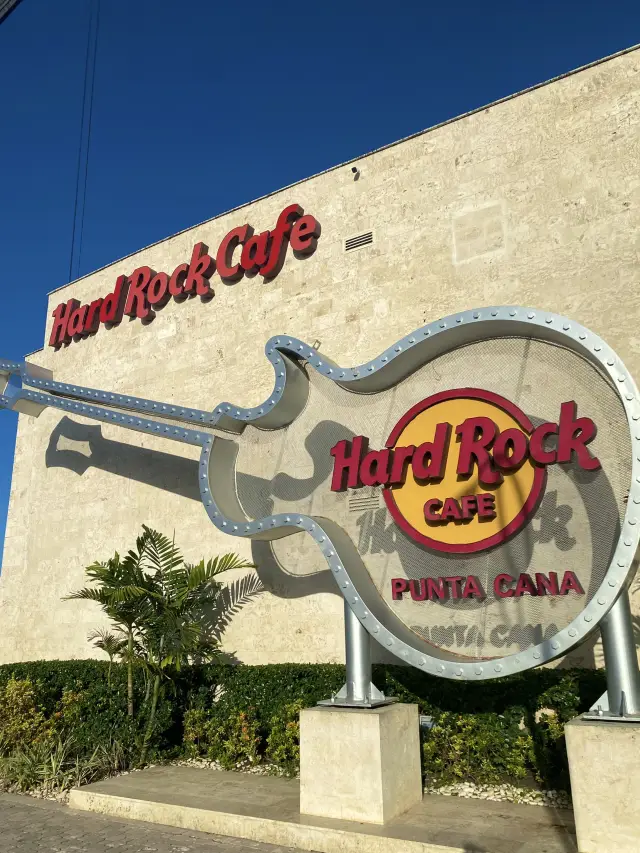 【多明尼加】蓬塔卡納市中心的硬石餐廳