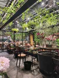 【南青山🇯🇵日本】緑に囲まれたお花屋さんのカフェ🌷