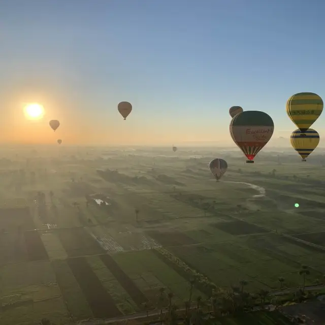 Ballon ride over the valley of the kings 