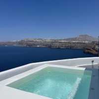 Secluded paradise in Santorini